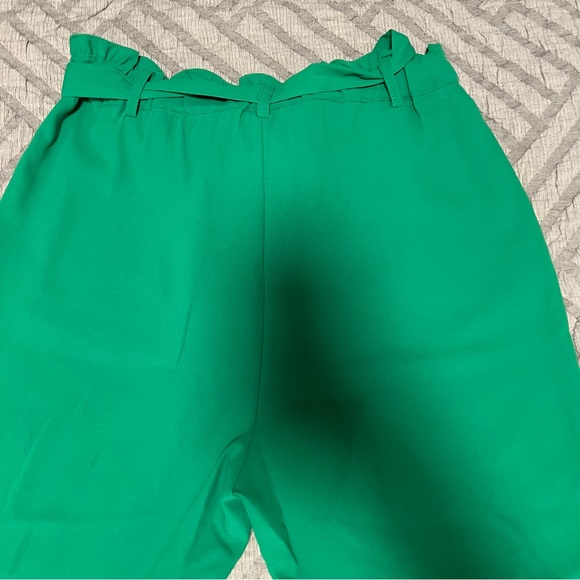Women’s Green Riley & Rae Capri Pants - Picture 8 of 16